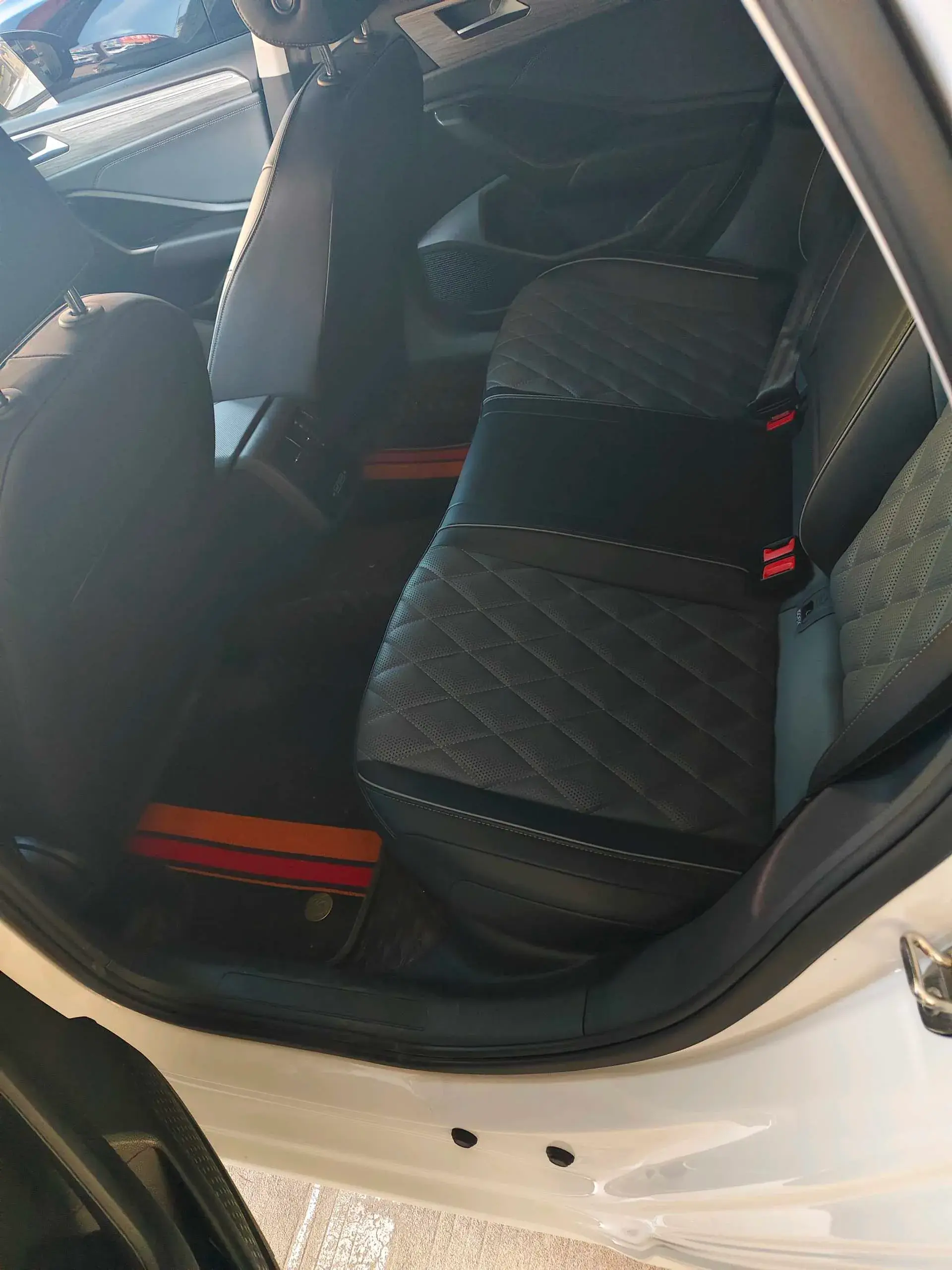 2023 VOLKSWAGEN SAGITAR thumbnail 4