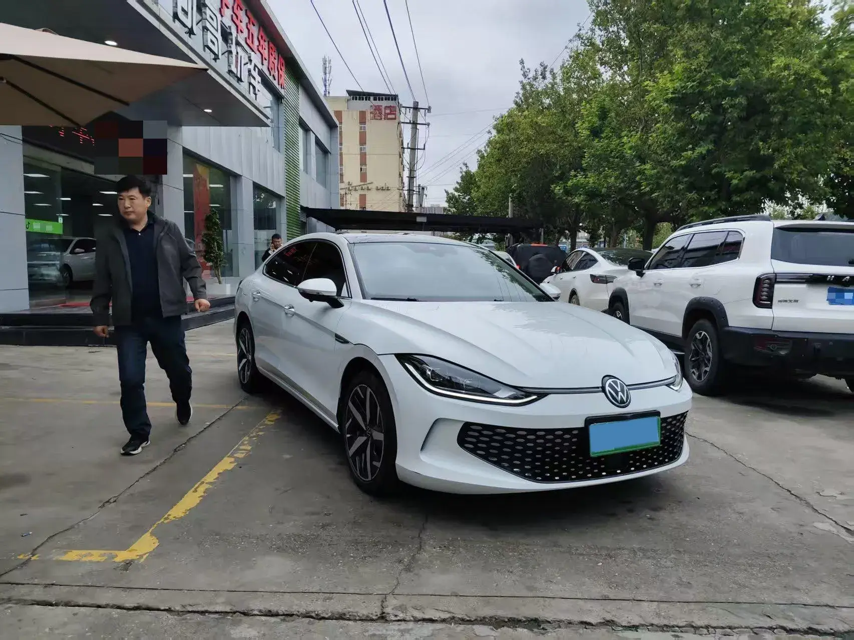 2023 VOLKSWAGEN LAMANDO thumbnail 3