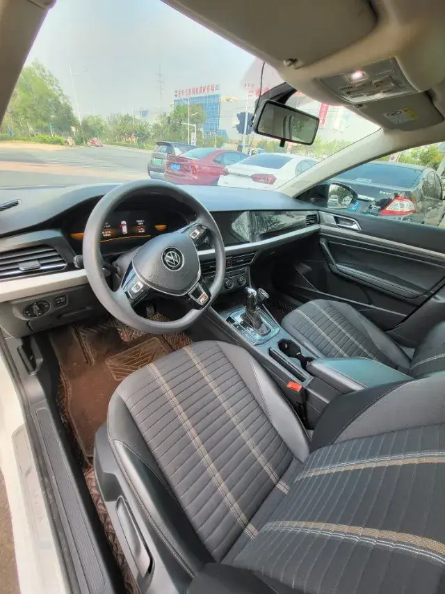 2021 VOLKSWAGEN LAVIDA thumbnail 4