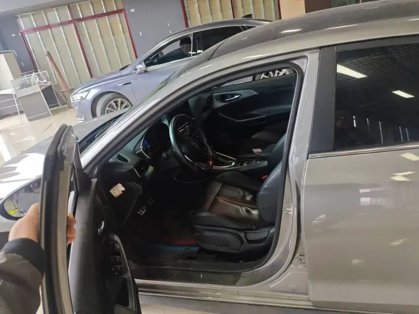 2019 HYUNDAI LA thumbnail 3