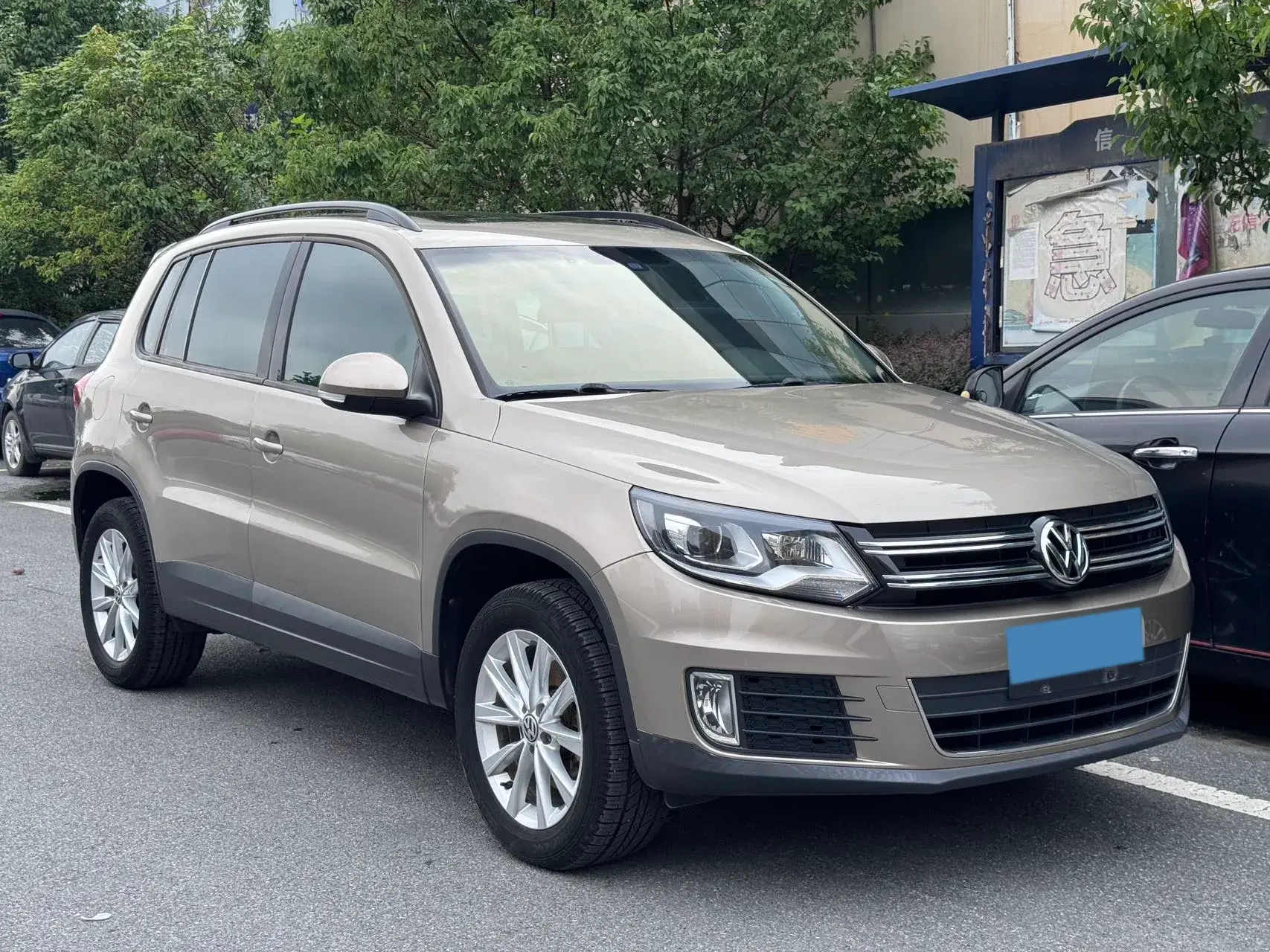 2017 VOLKSWAGEN TIGUAN thumbnail 3