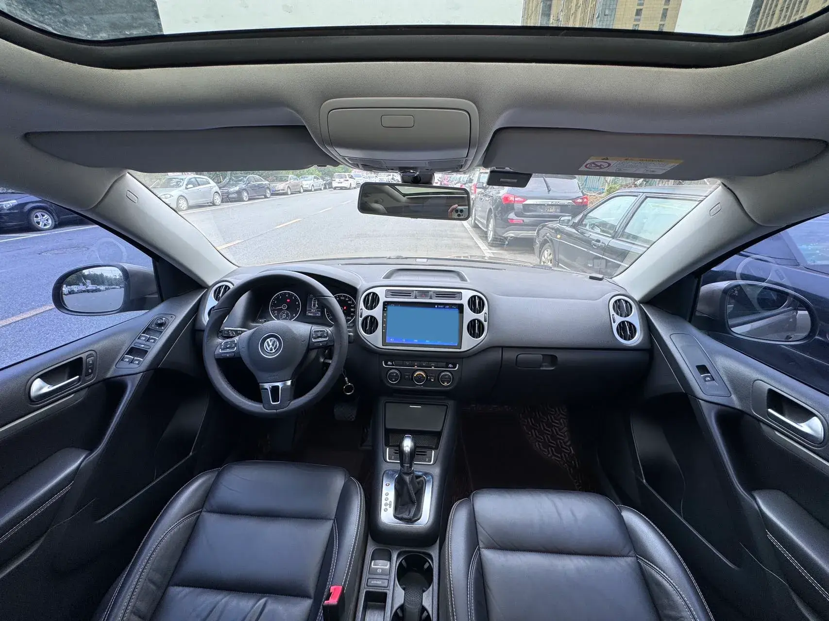 2017 VOLKSWAGEN TIGUAN thumbnail 4