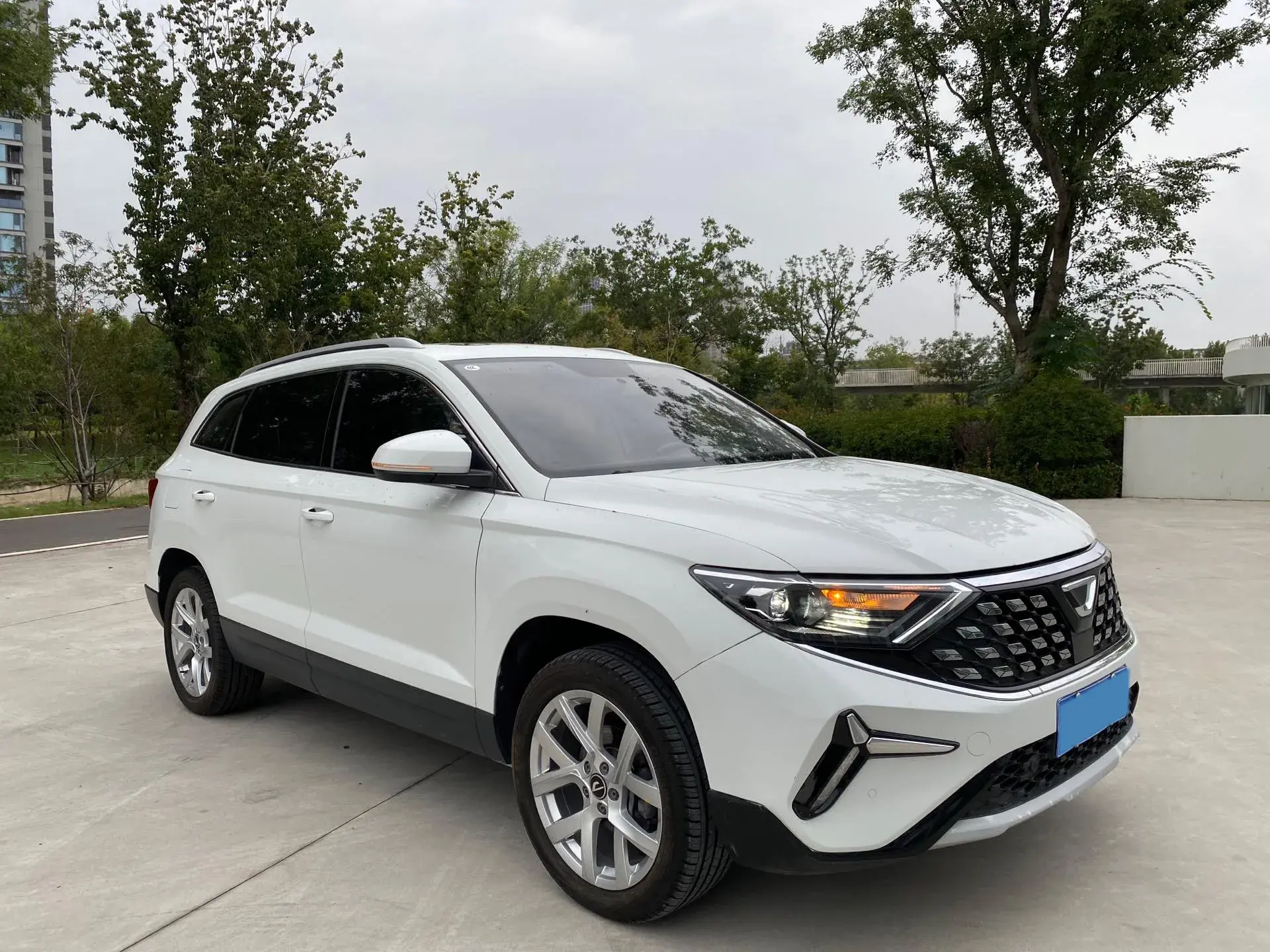 2023 JETTA VS7 thumbnail 3