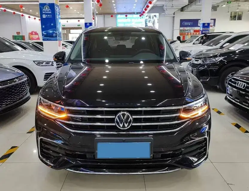 2024 VOLKSWAGEN TIGUAN thumbnail 2