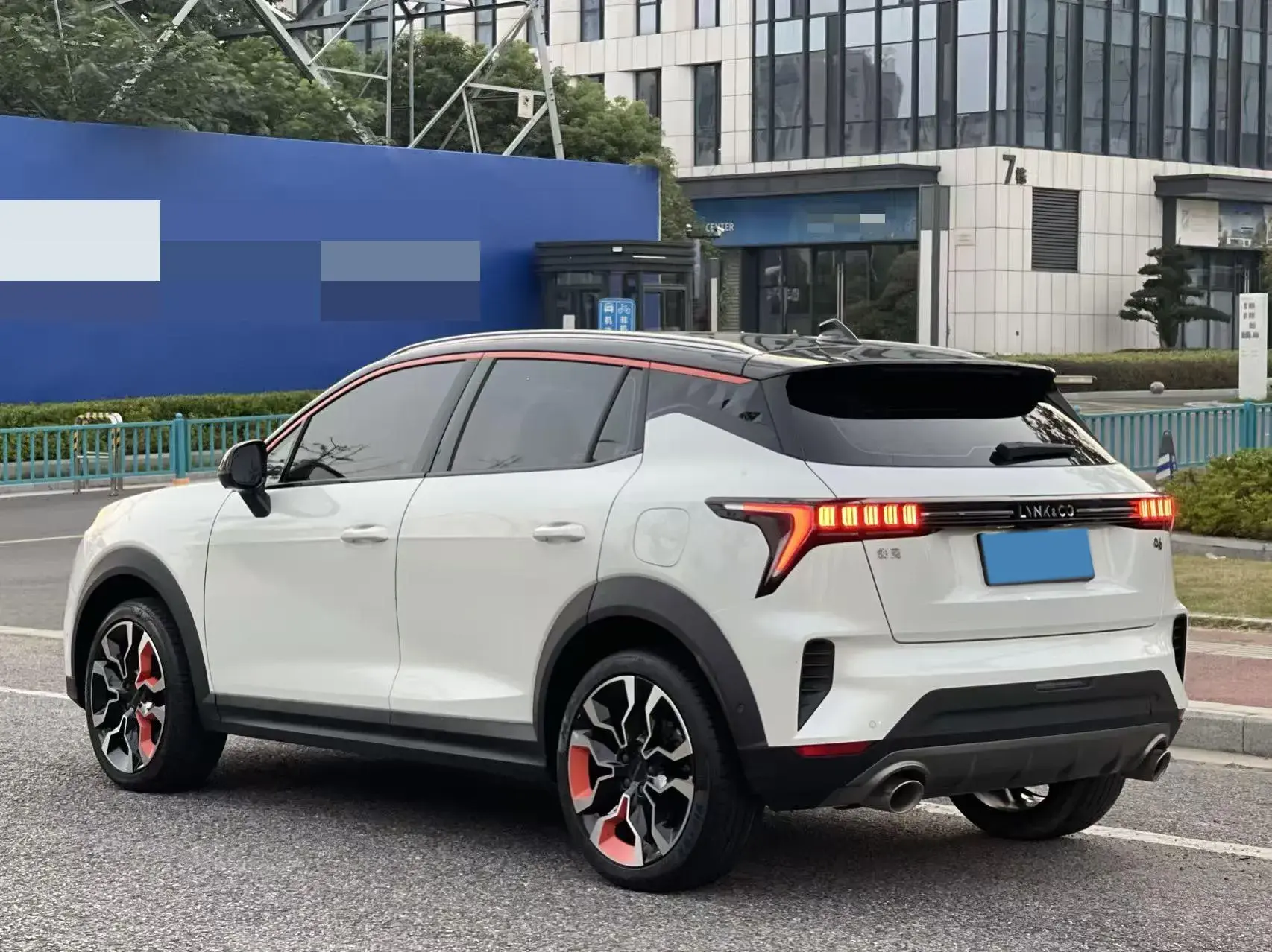 2022 LYNK&CO 06 thumbnail 2