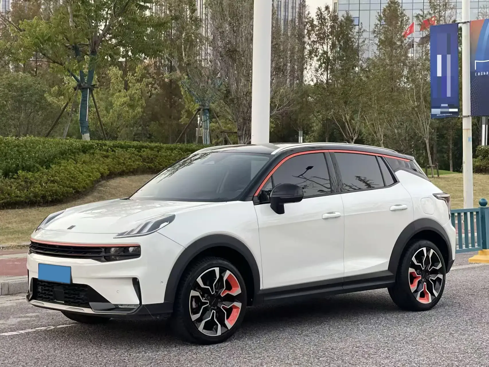 2022 LYNK&CO 06 view 1