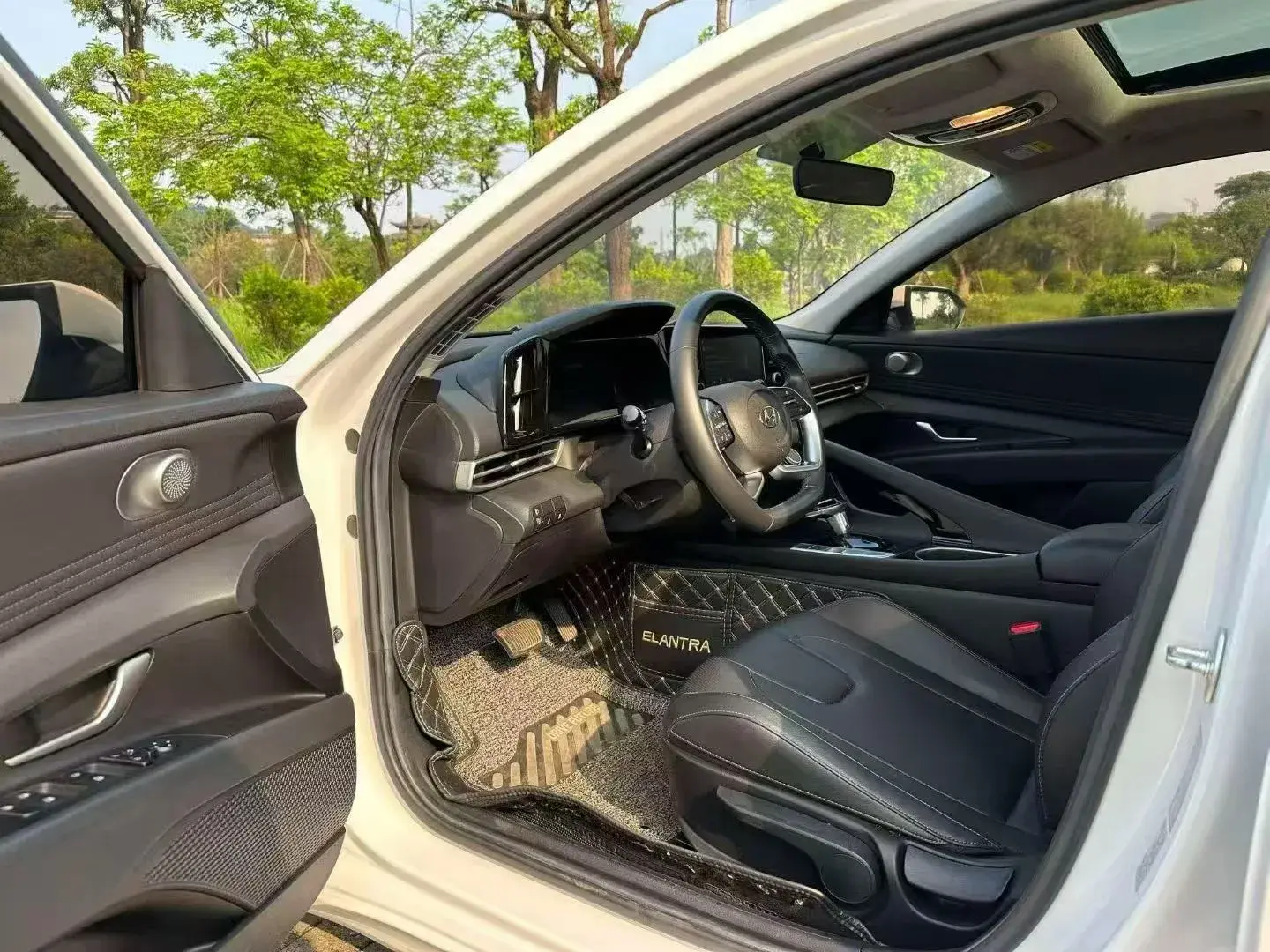 2023 HYUNDAI ELANTRA thumbnail 3