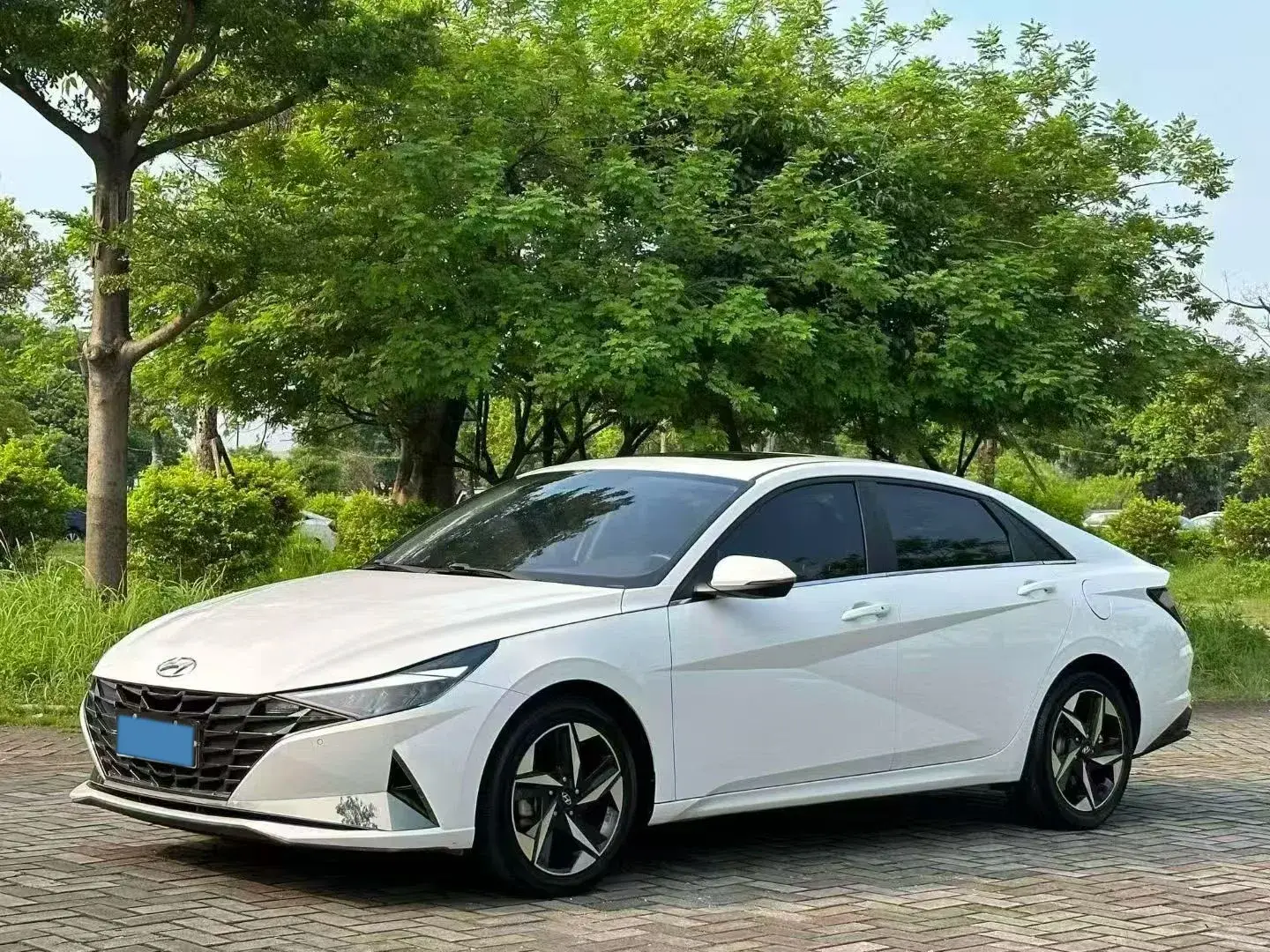 2023 HYUNDAI ELANTRA view 1