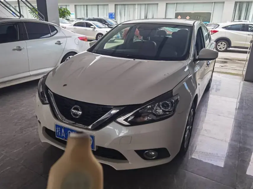 2019 NISSAN SYLPHY view 1