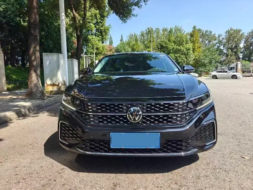 2024 VOLKSWAGEN PASSAT thumbnail 2