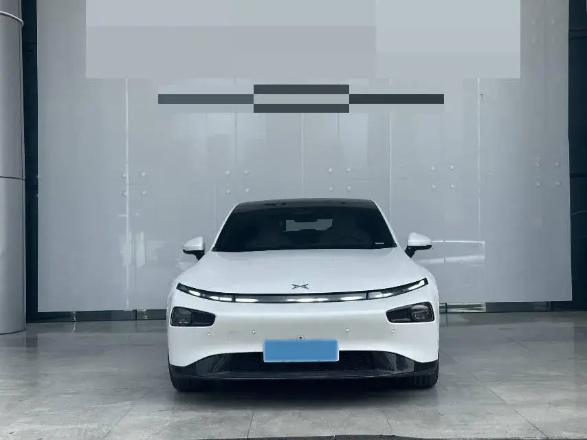 2023 XPENG P7 thumbnail 2