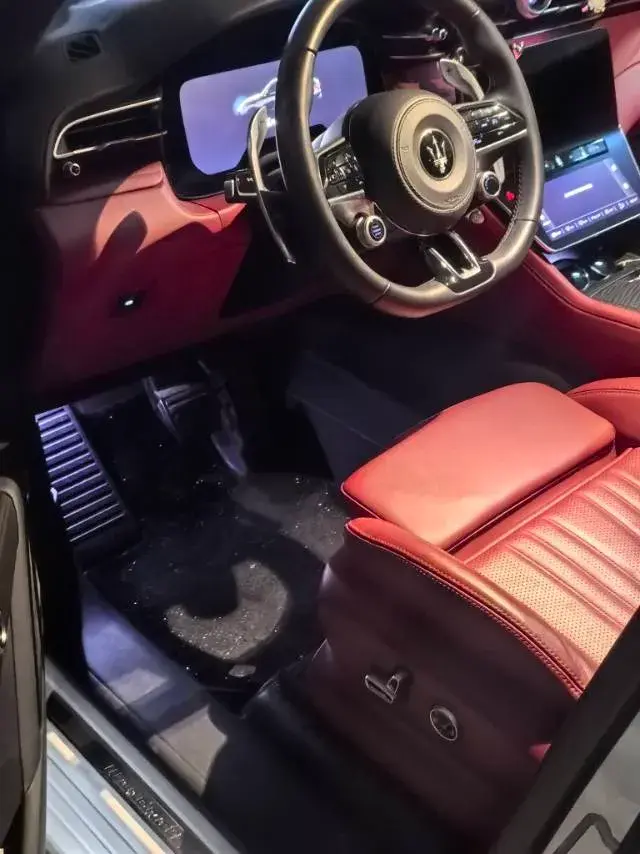 2022 MASERATI LEVANTE thumbnail 3