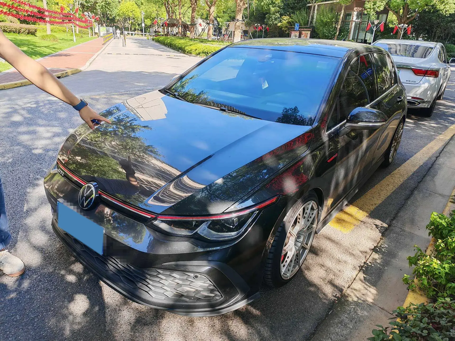 2021 VOLKSWAGEN GOLFGTI view 1