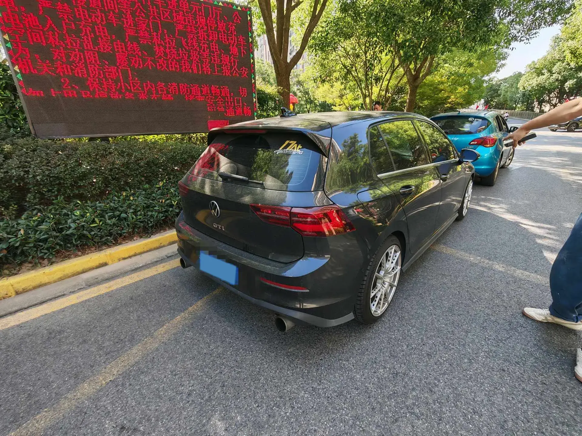 2021 VOLKSWAGEN GOLFGTI thumbnail 4