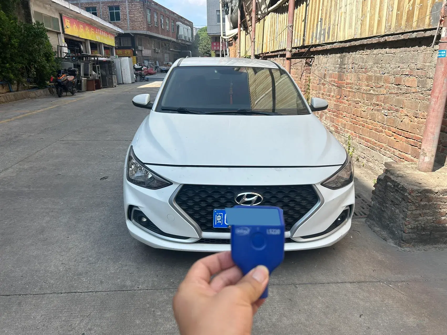 2017 HYUNDAI CELESTA thumbnail 2