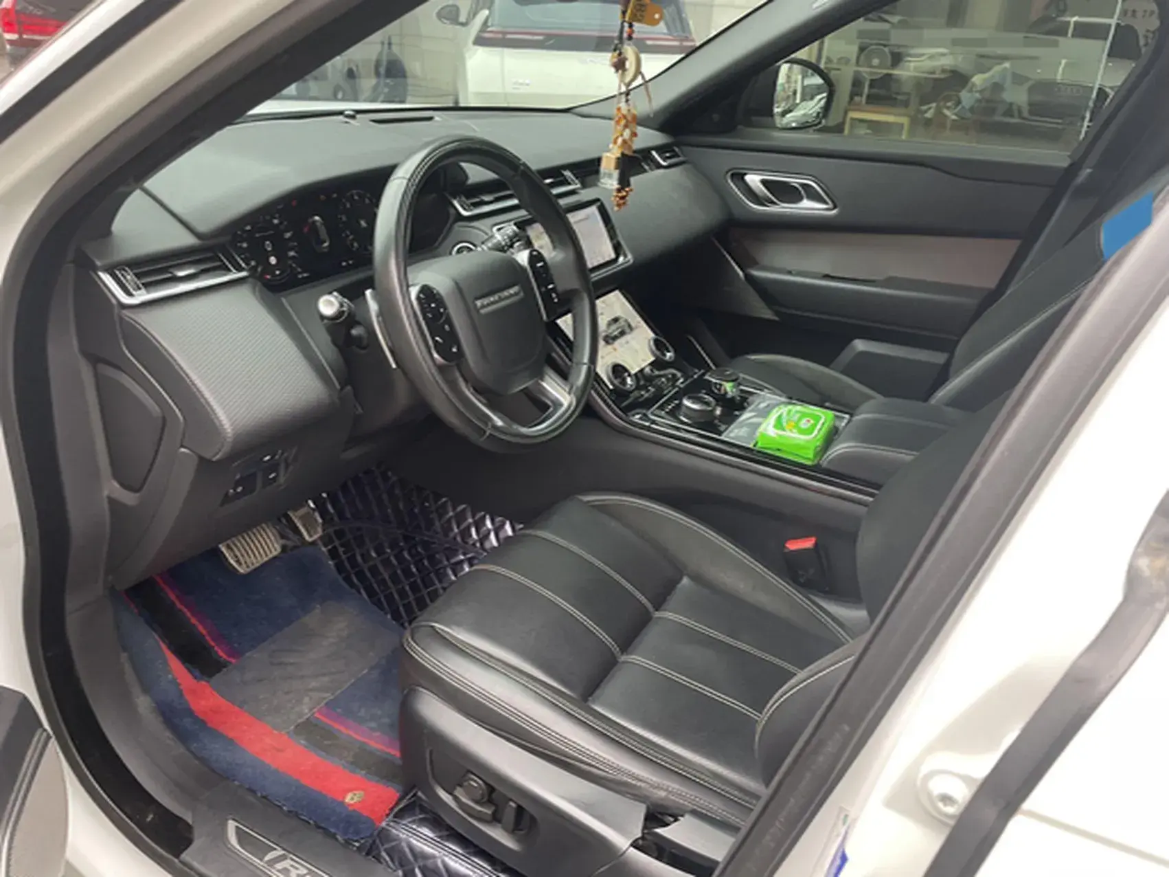 2020 LAND ROVER thumbnail 4