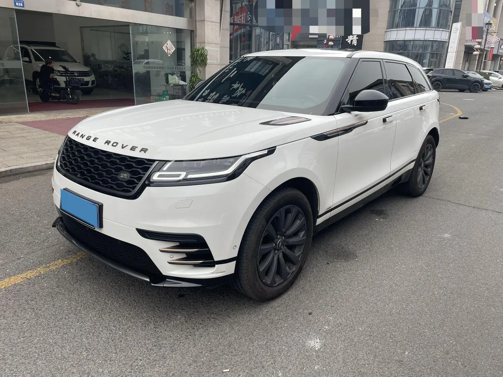 2020 LAND ROVER view 1