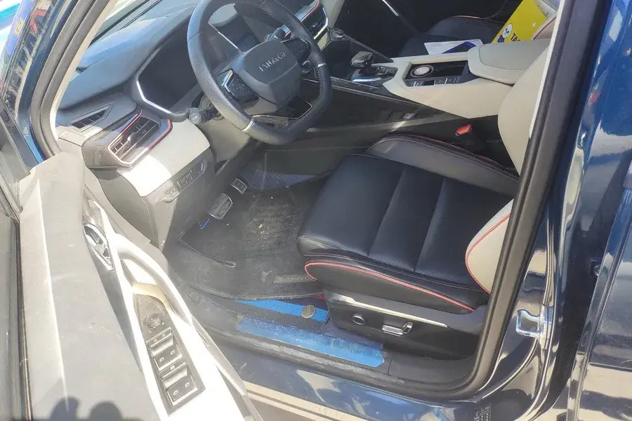 2020 LYNK&CO 06 thumbnail 4