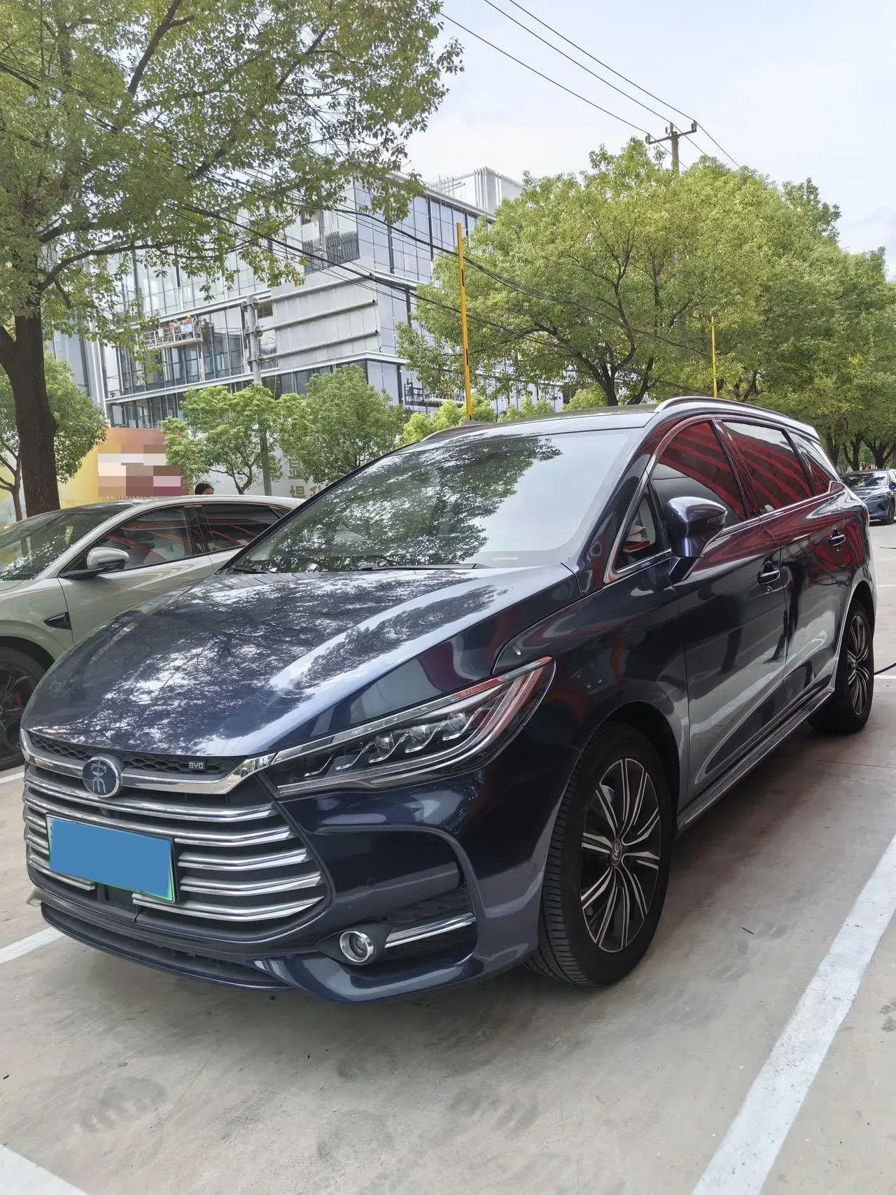 2019 BYD SONG view 1