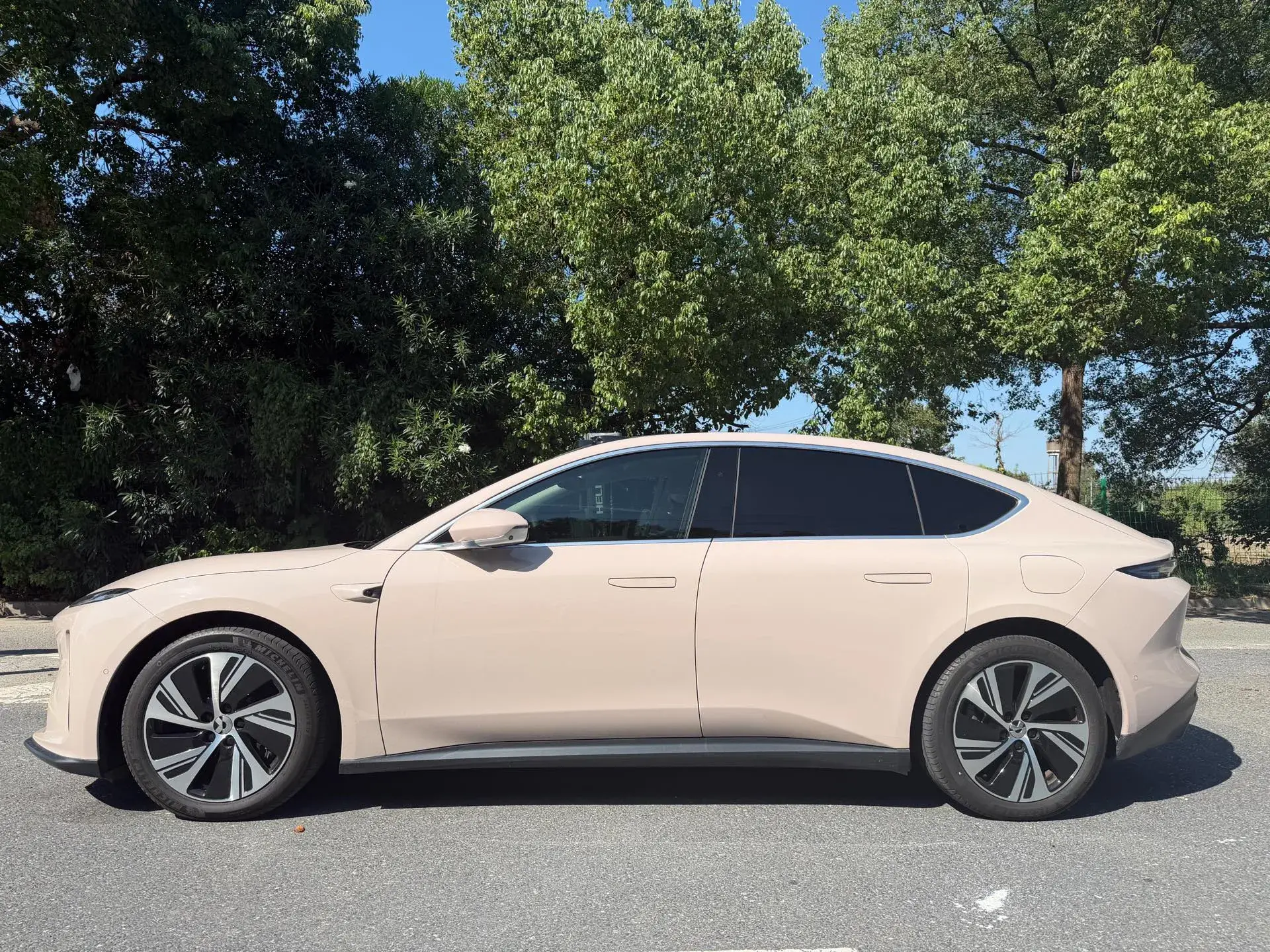 2022 NIO ET5 thumbnail 3