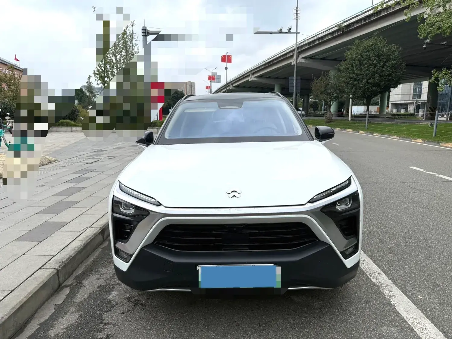 2018 NIO ES8 thumbnail 2