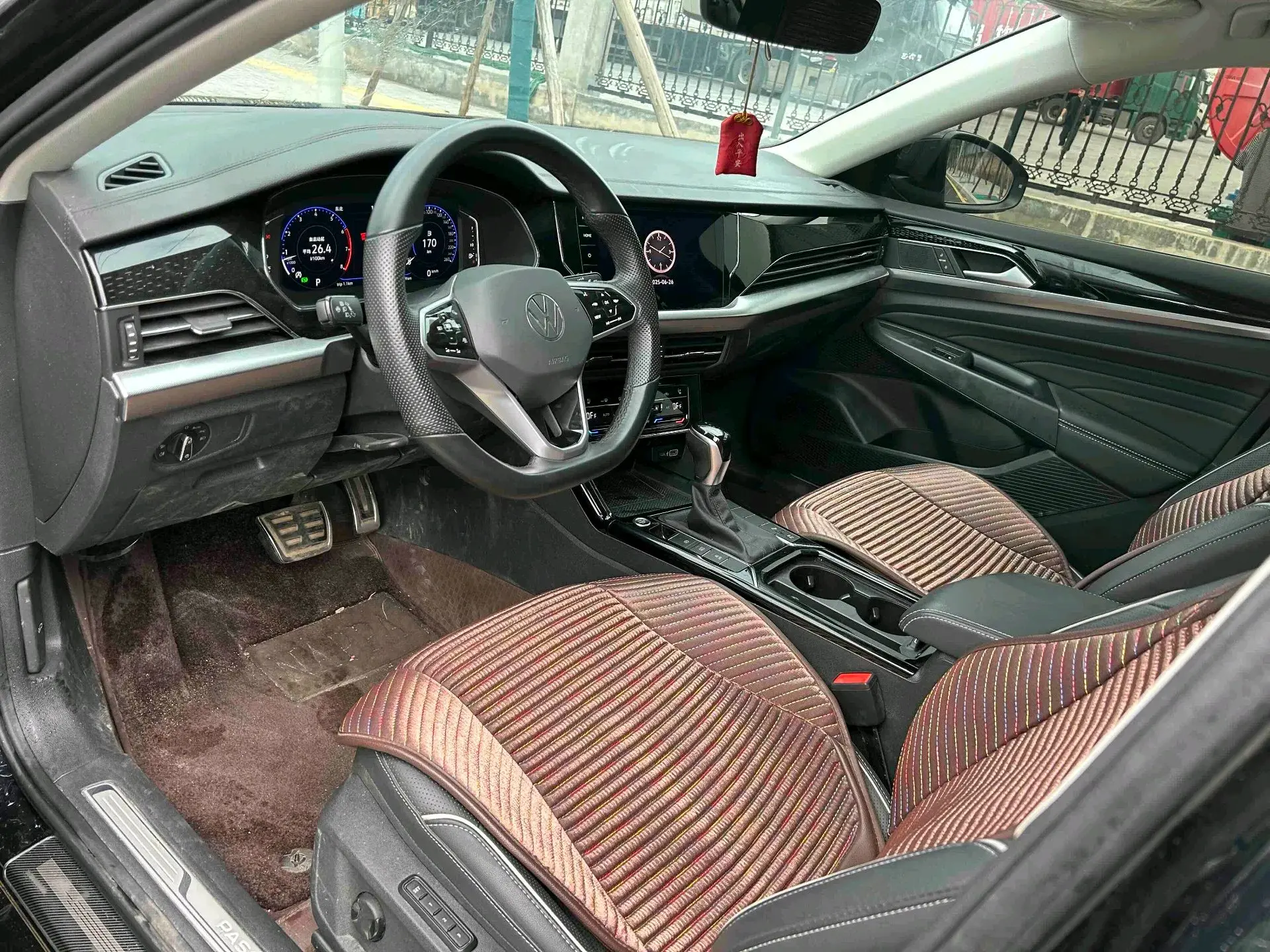 2023 VOLKSWAGEN PASSAT thumbnail 3