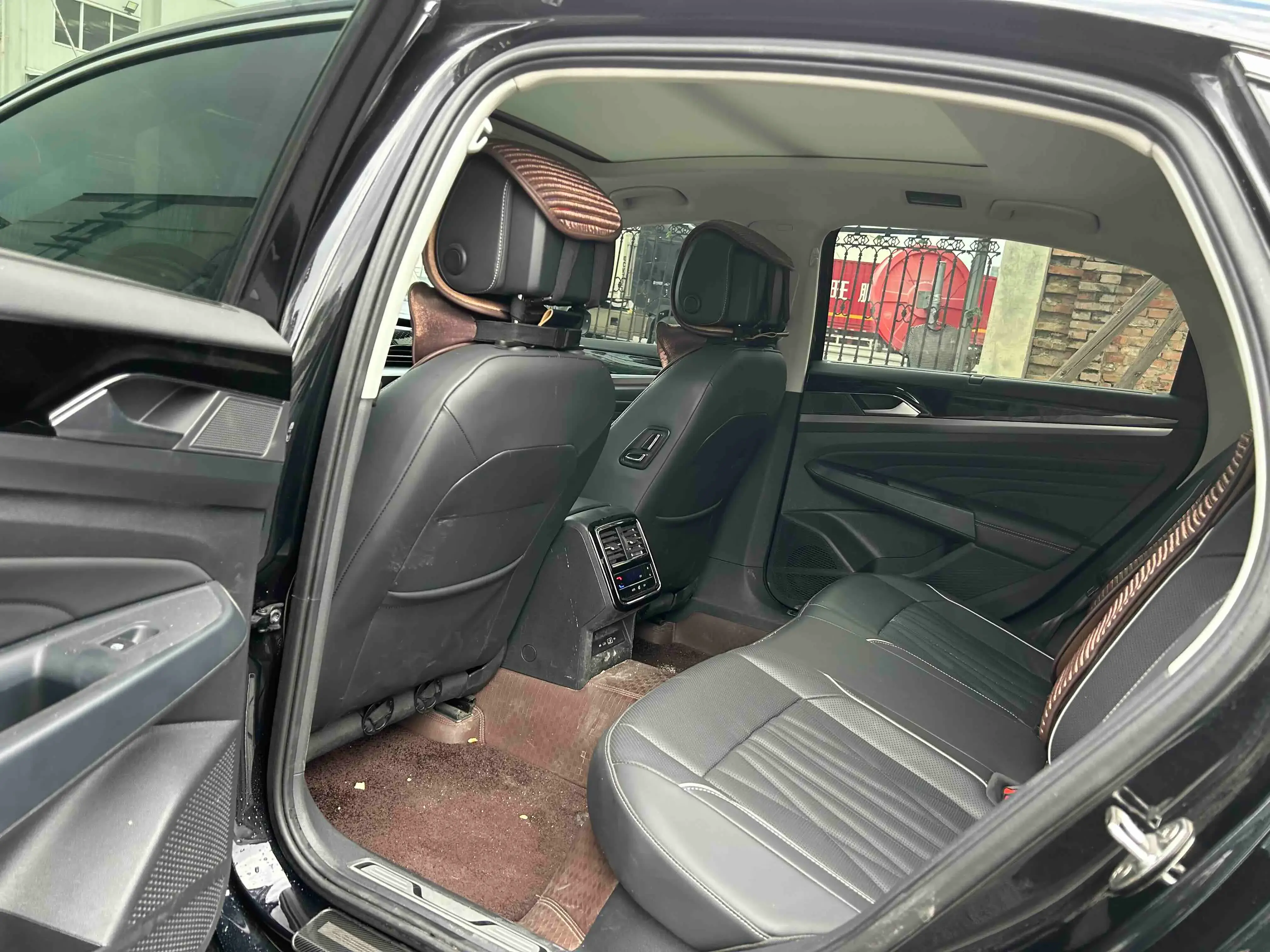 2023 VOLKSWAGEN PASSAT thumbnail 4