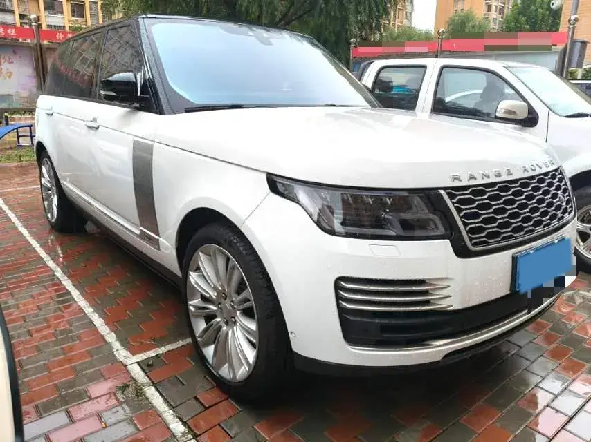 2022 LAND ROVER thumbnail 4
