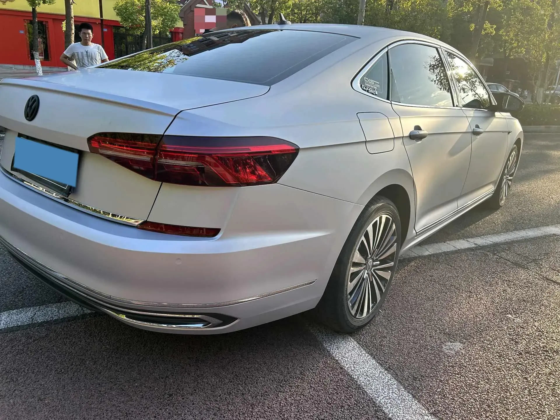 2019 VOLKSWAGEN PASSAT thumbnail 4
