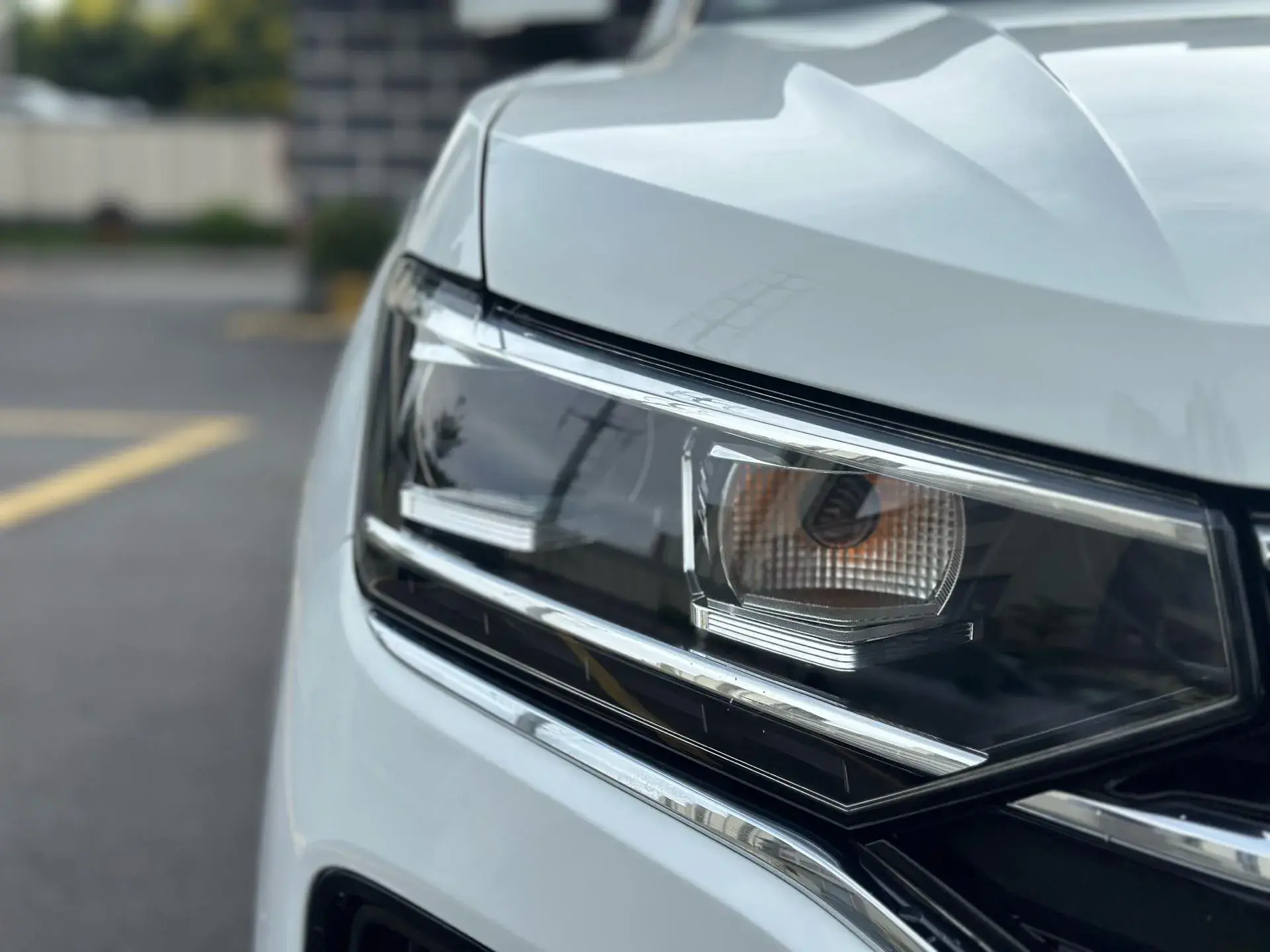 2019 VOLKSWAGEN TAYRON thumbnail 3