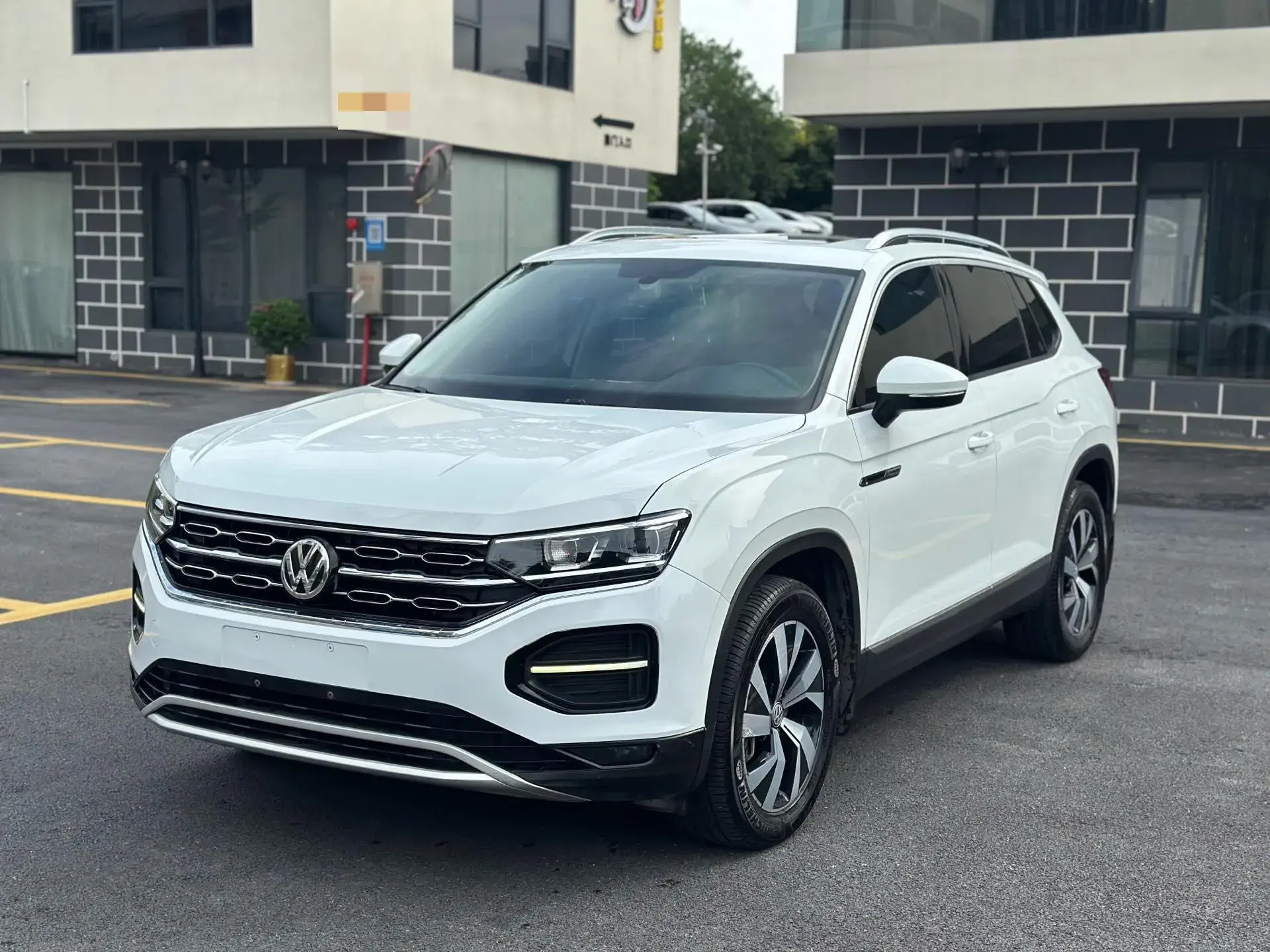 2019 VOLKSWAGEN TAYRON view 1