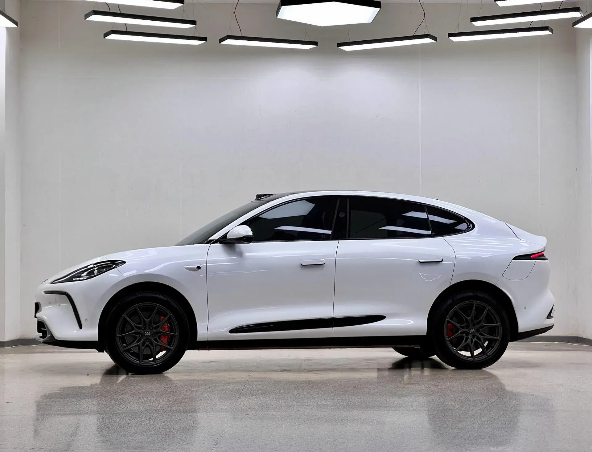 2023 IM LS6 thumbnail 2