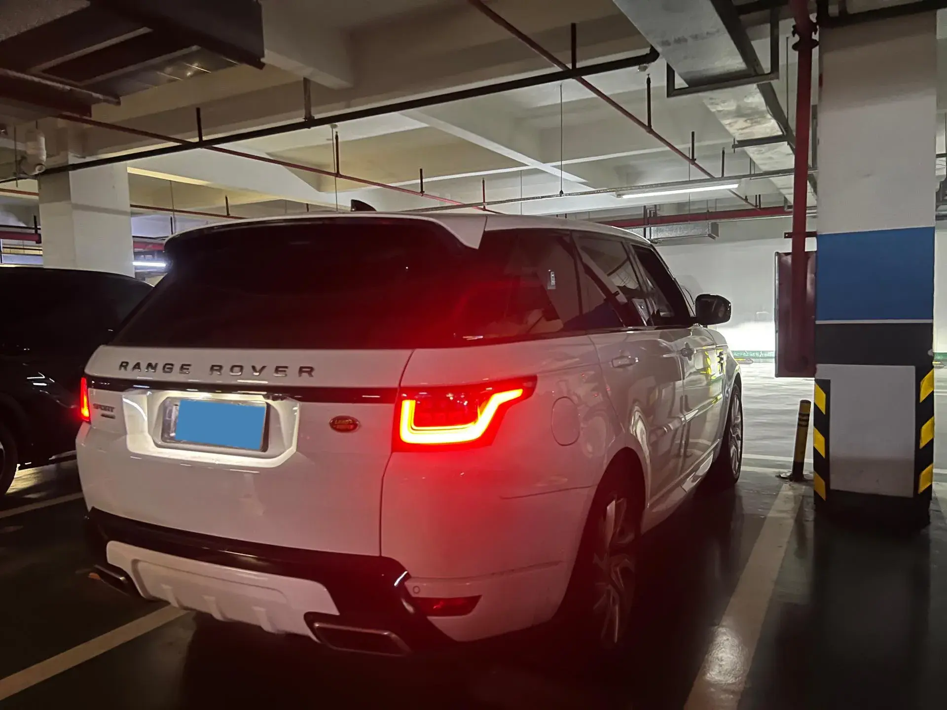 2018 LAND ROVER thumbnail 4