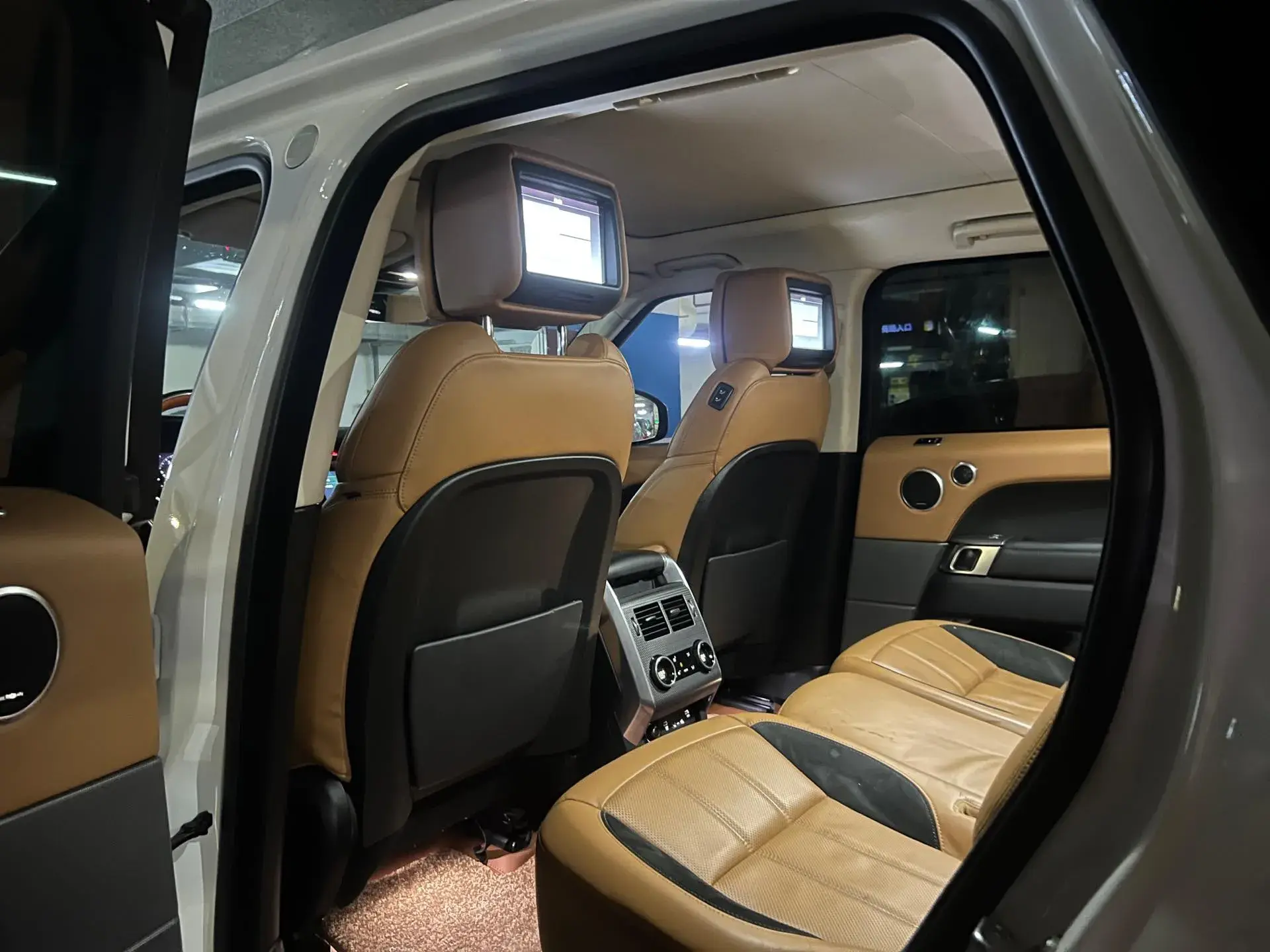 2018 LAND ROVER thumbnail 3