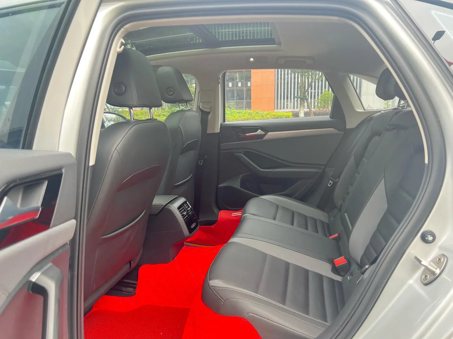 2021 VOLKSWAGEN SAGITAR thumbnail 4