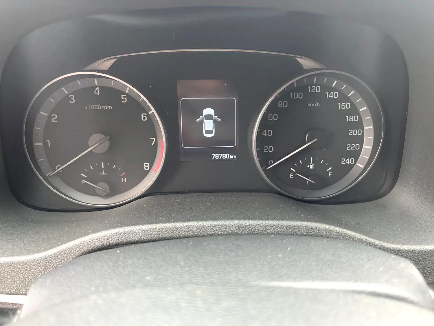 2016 HYUNDAI ELANTRA thumbnail 4