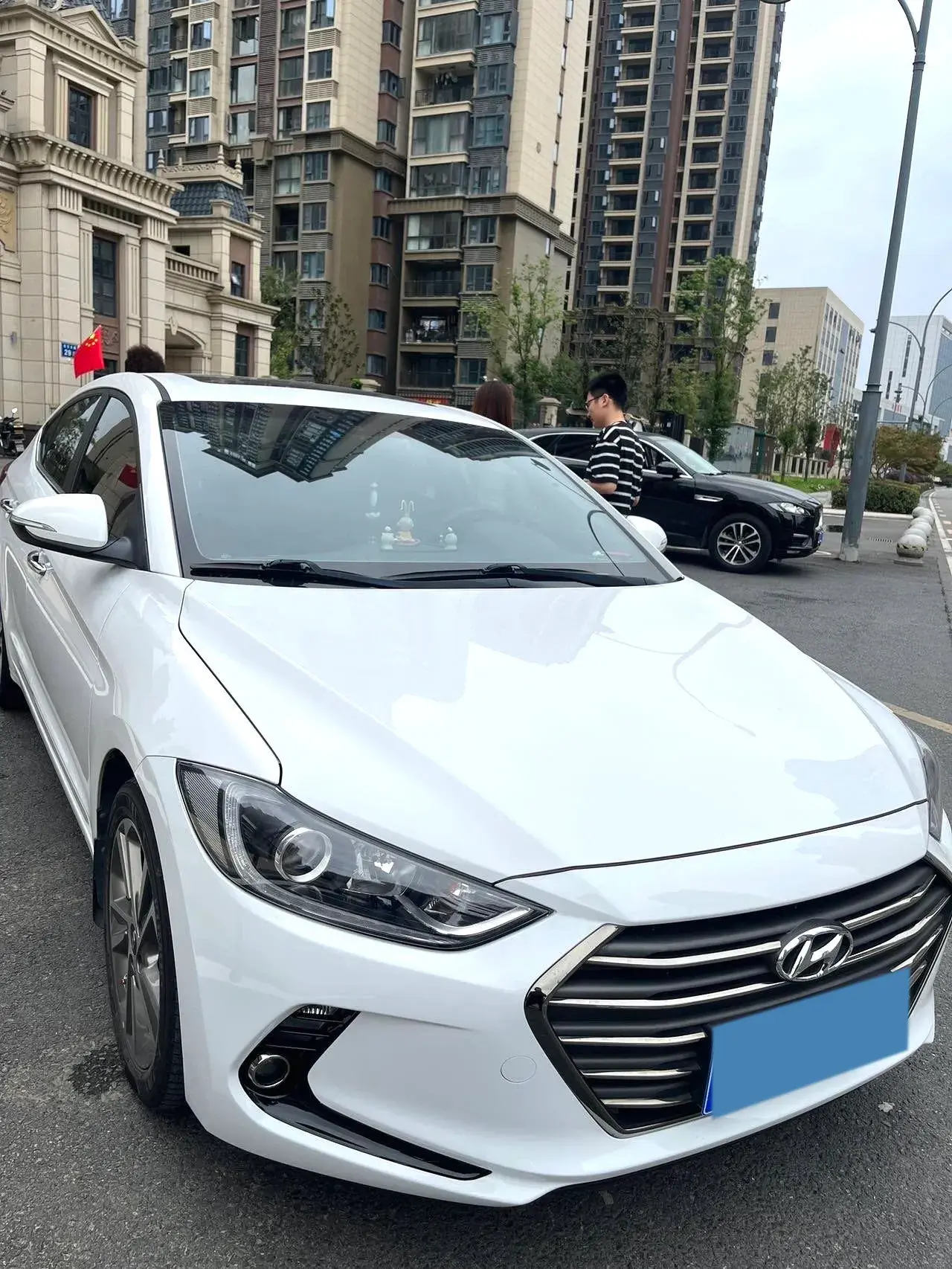 2016 HYUNDAI ELANTRA thumbnail 3