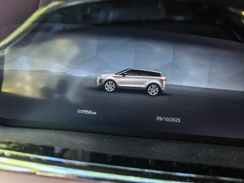 2022 LAND ROVER thumbnail 4