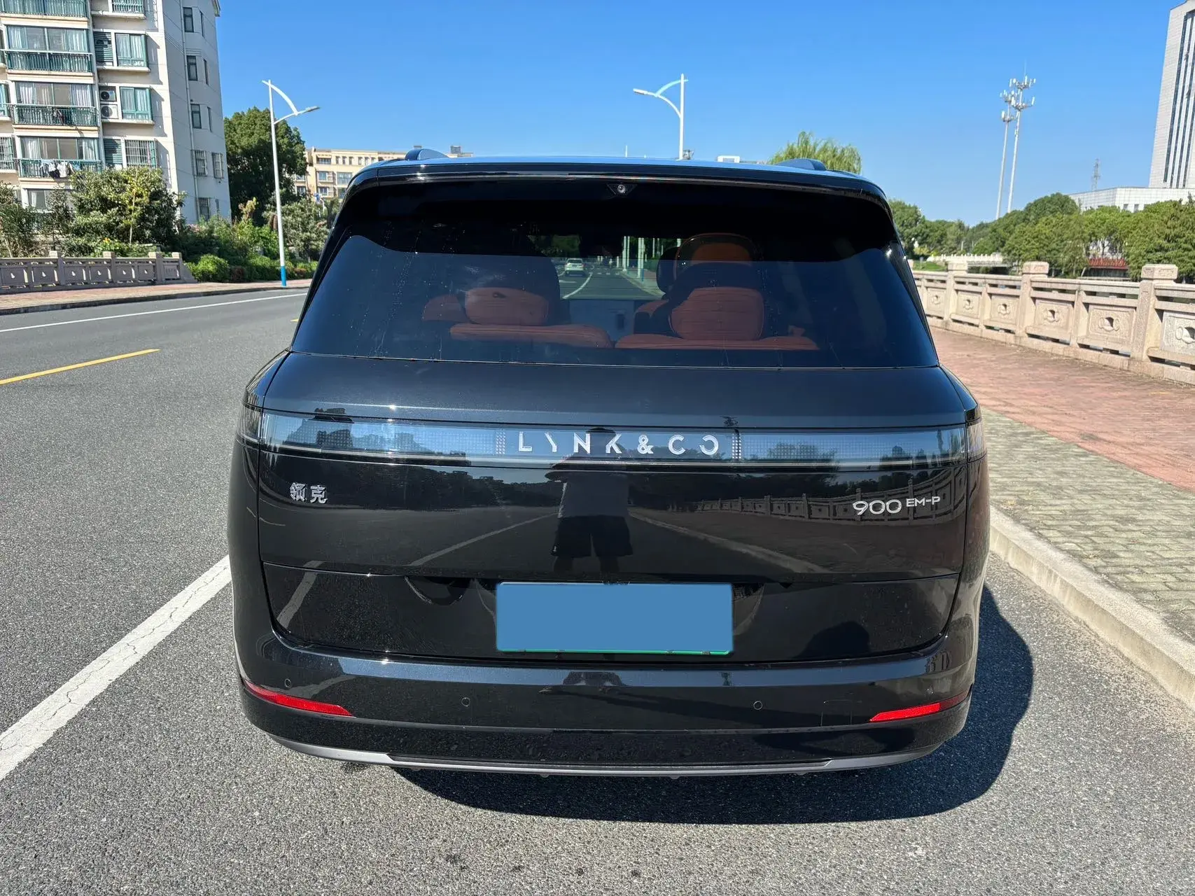 2025 LYNK&CO 900 thumbnail 4