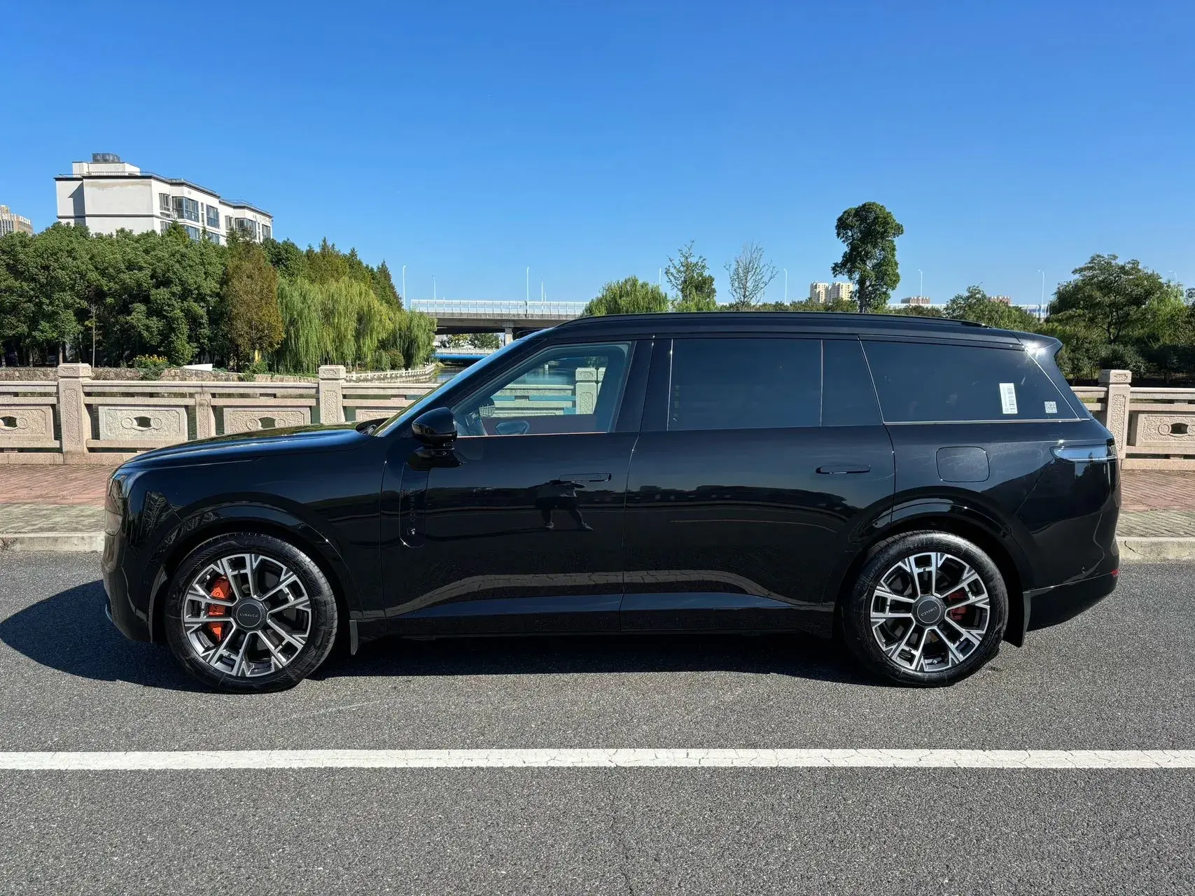 2025 LYNK&CO 900 thumbnail 3