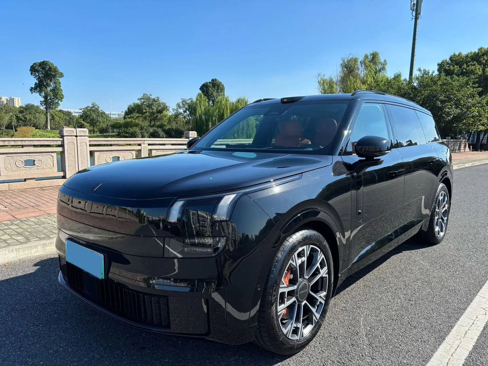 2025 LYNK&CO 900 view 1