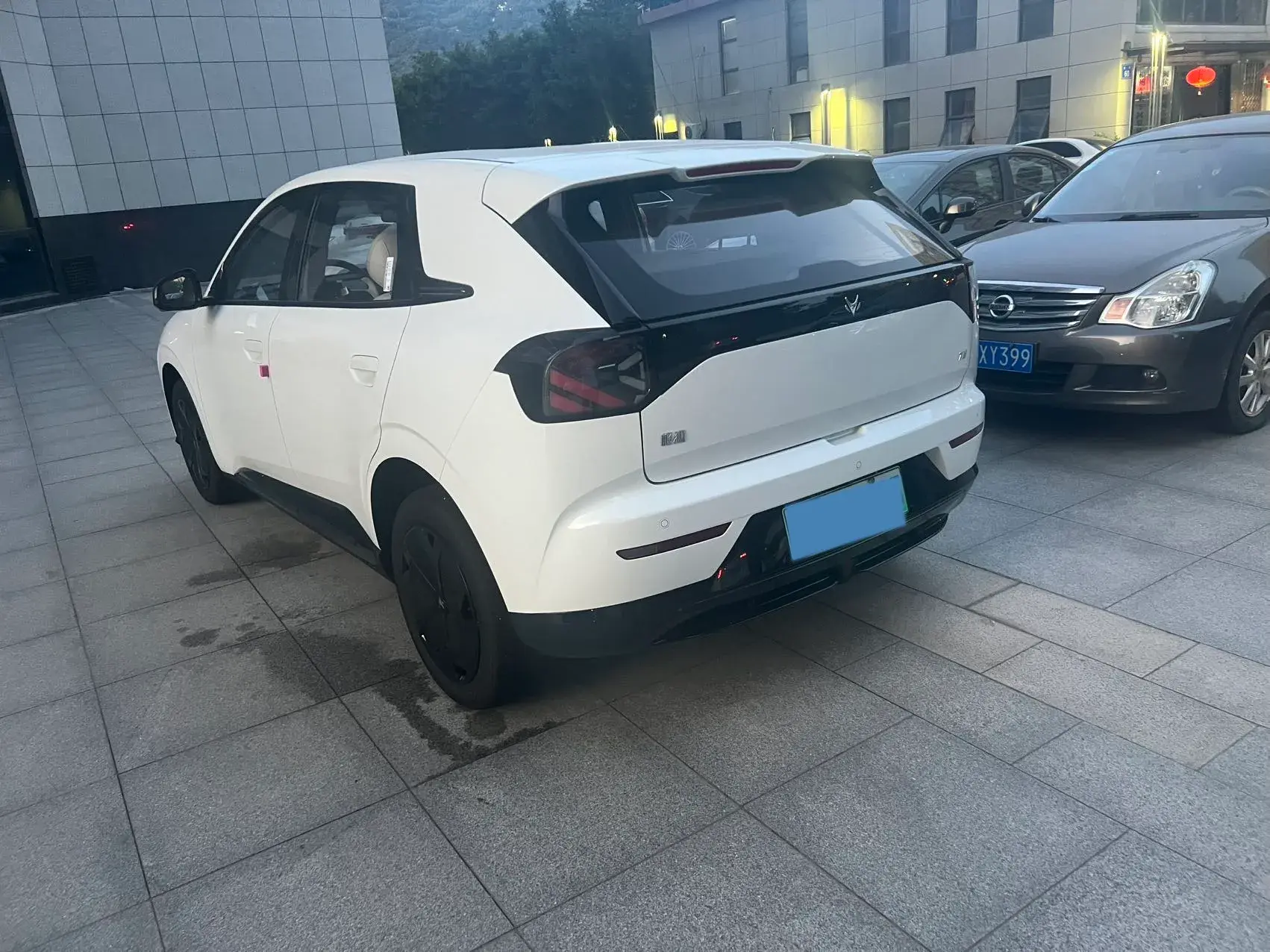 2025 ARCFOX T1 thumbnail 3