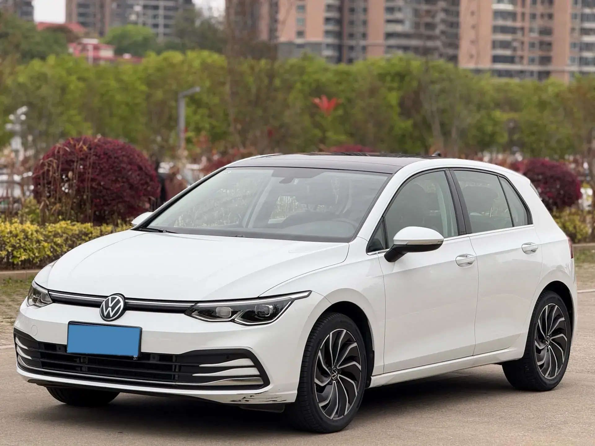 2021 VOLKSWAGEN GOLF view 1