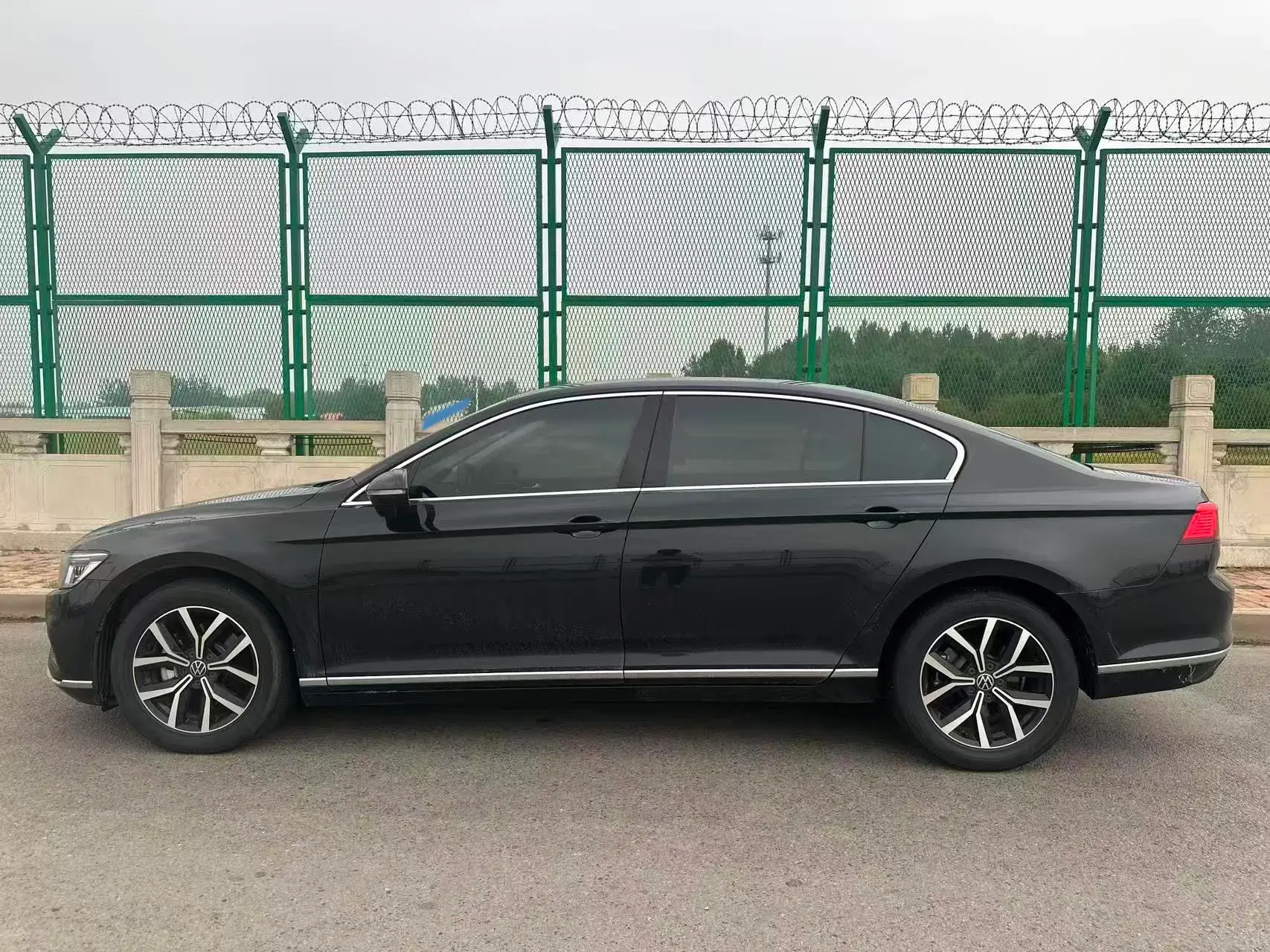 2020 VOLKSWAGEN MAGOTAN thumbnail 3