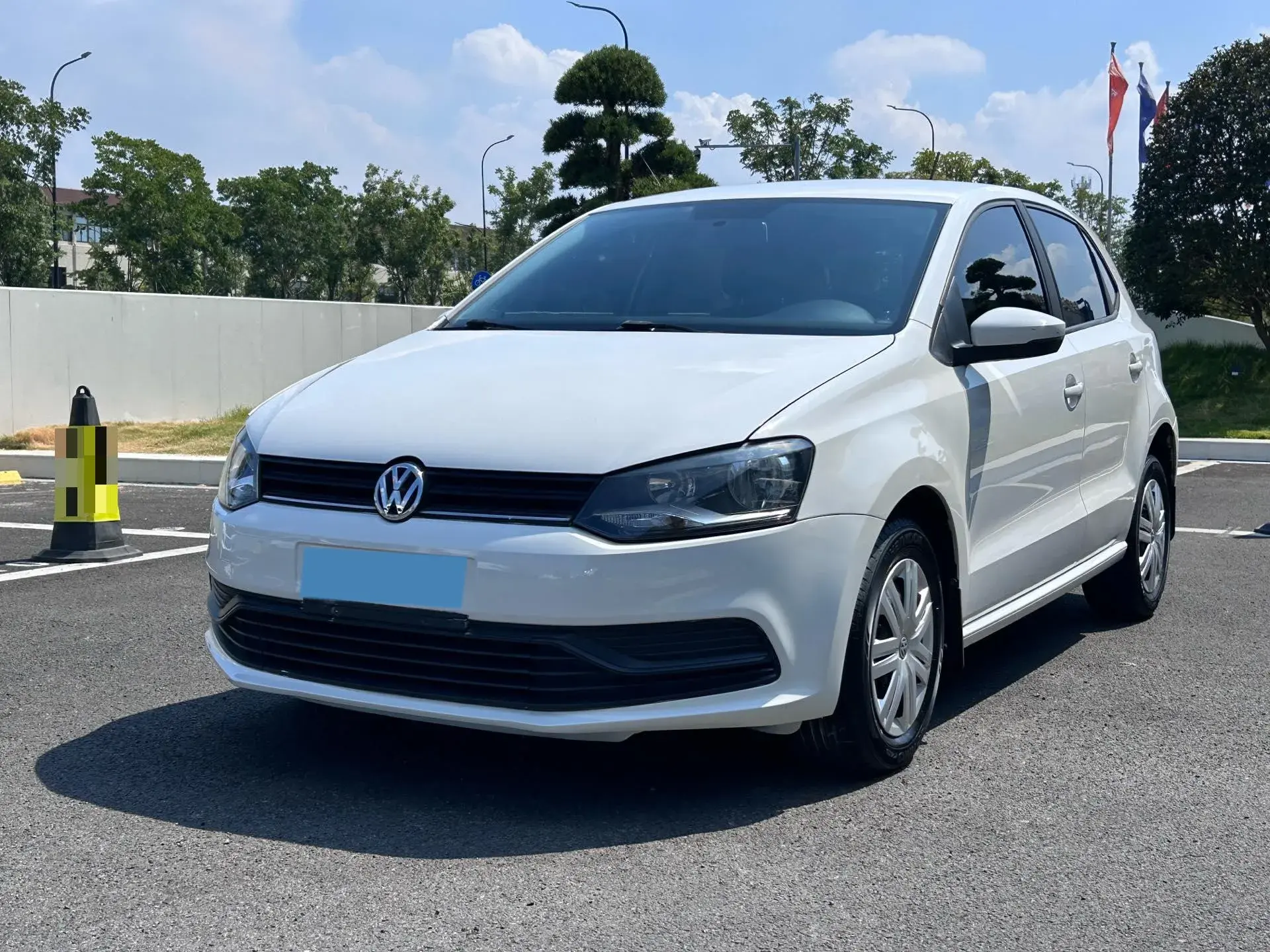 2016 VOLKSWAGEN POLO view 1