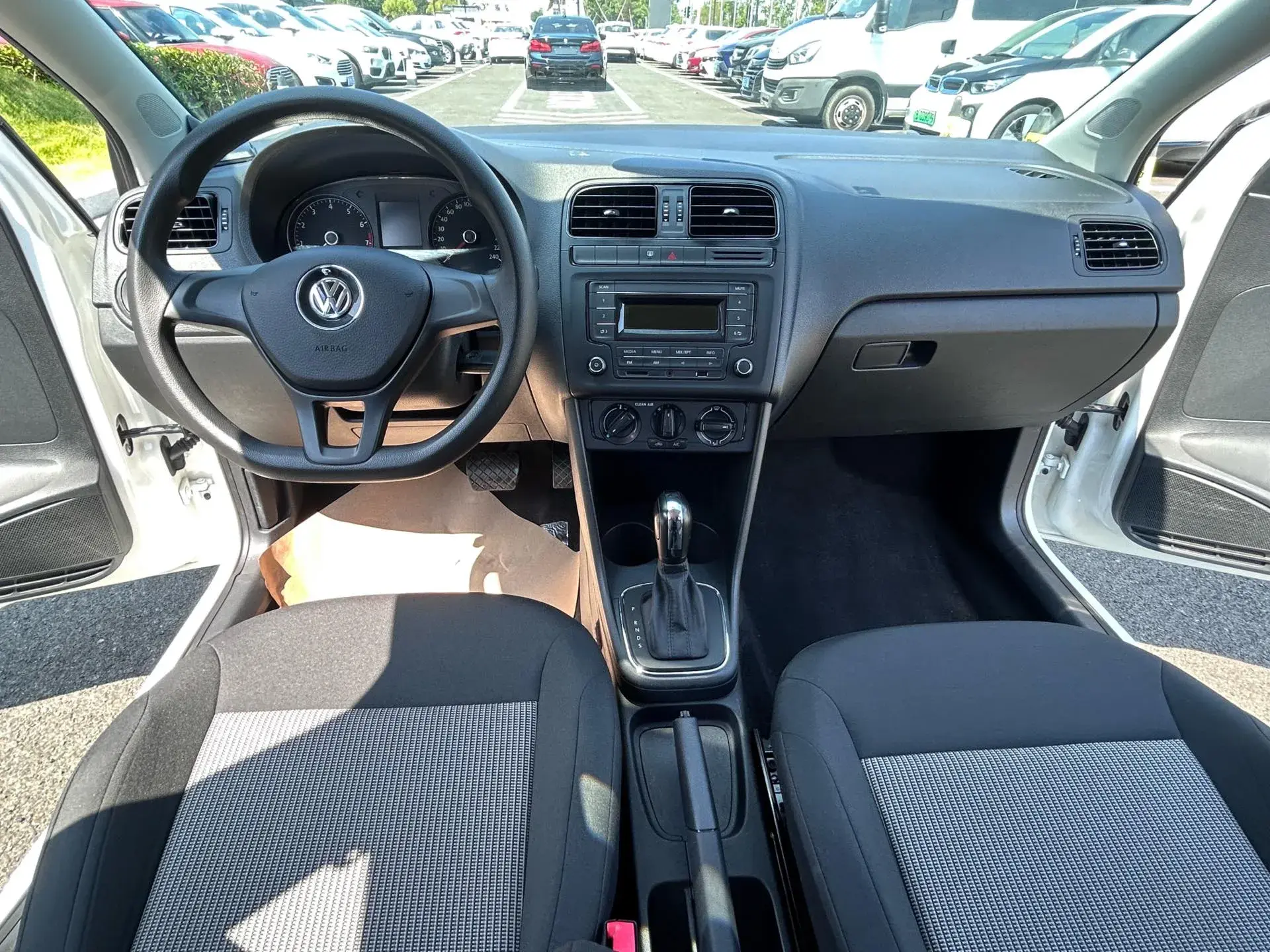 2016 VOLKSWAGEN POLO thumbnail 4