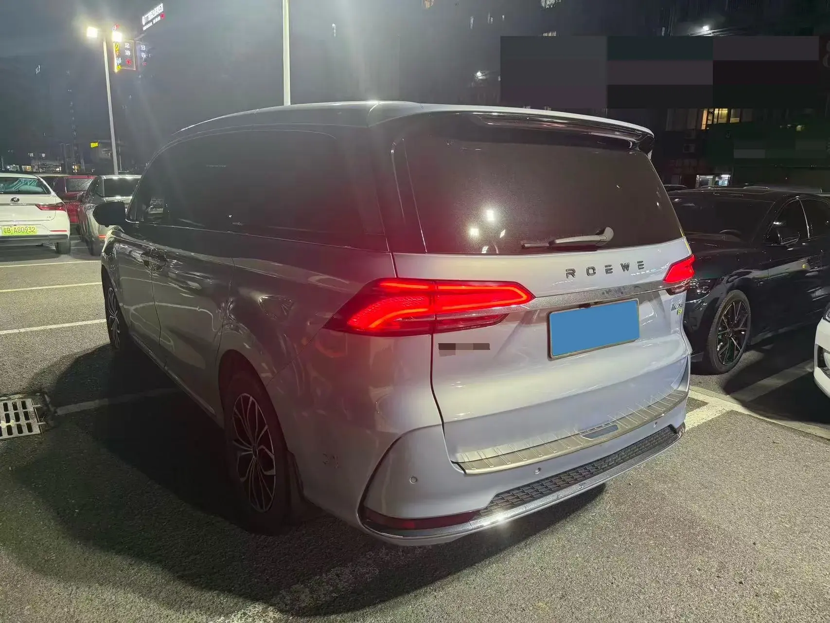 2022 ROEWE IMAX8 thumbnail 4