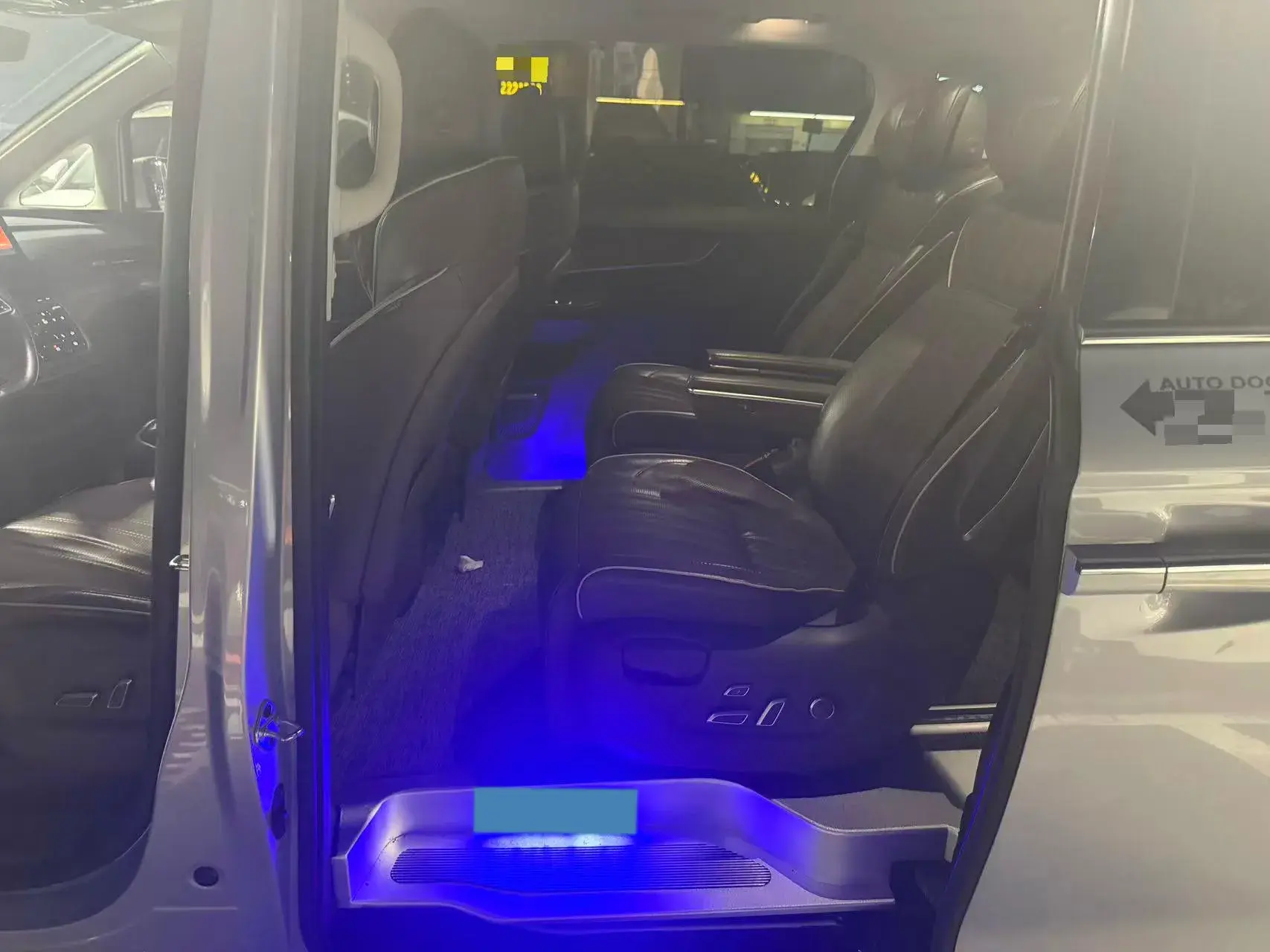 2022 ROEWE IMAX8 thumbnail 3