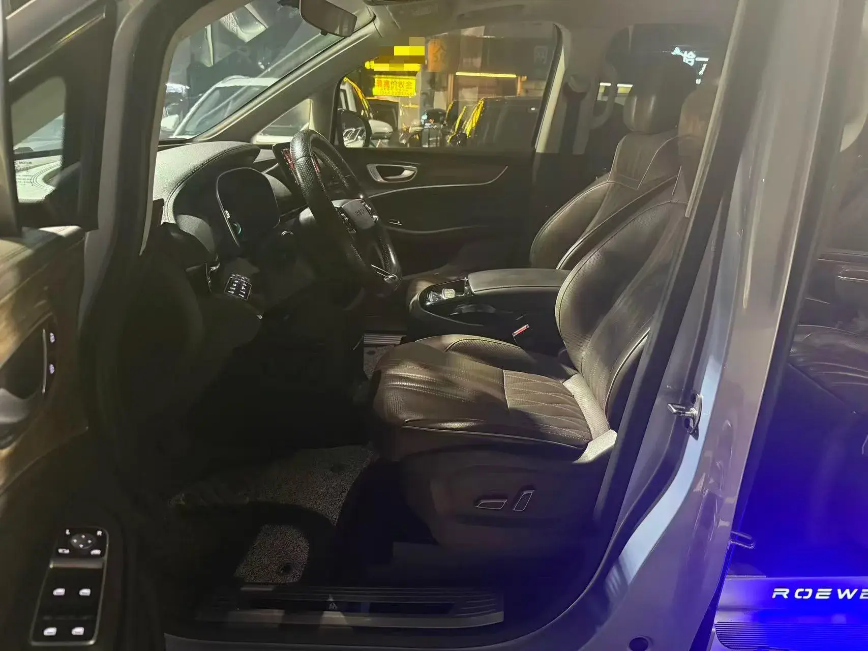 2022 ROEWE IMAX8 thumbnail 2