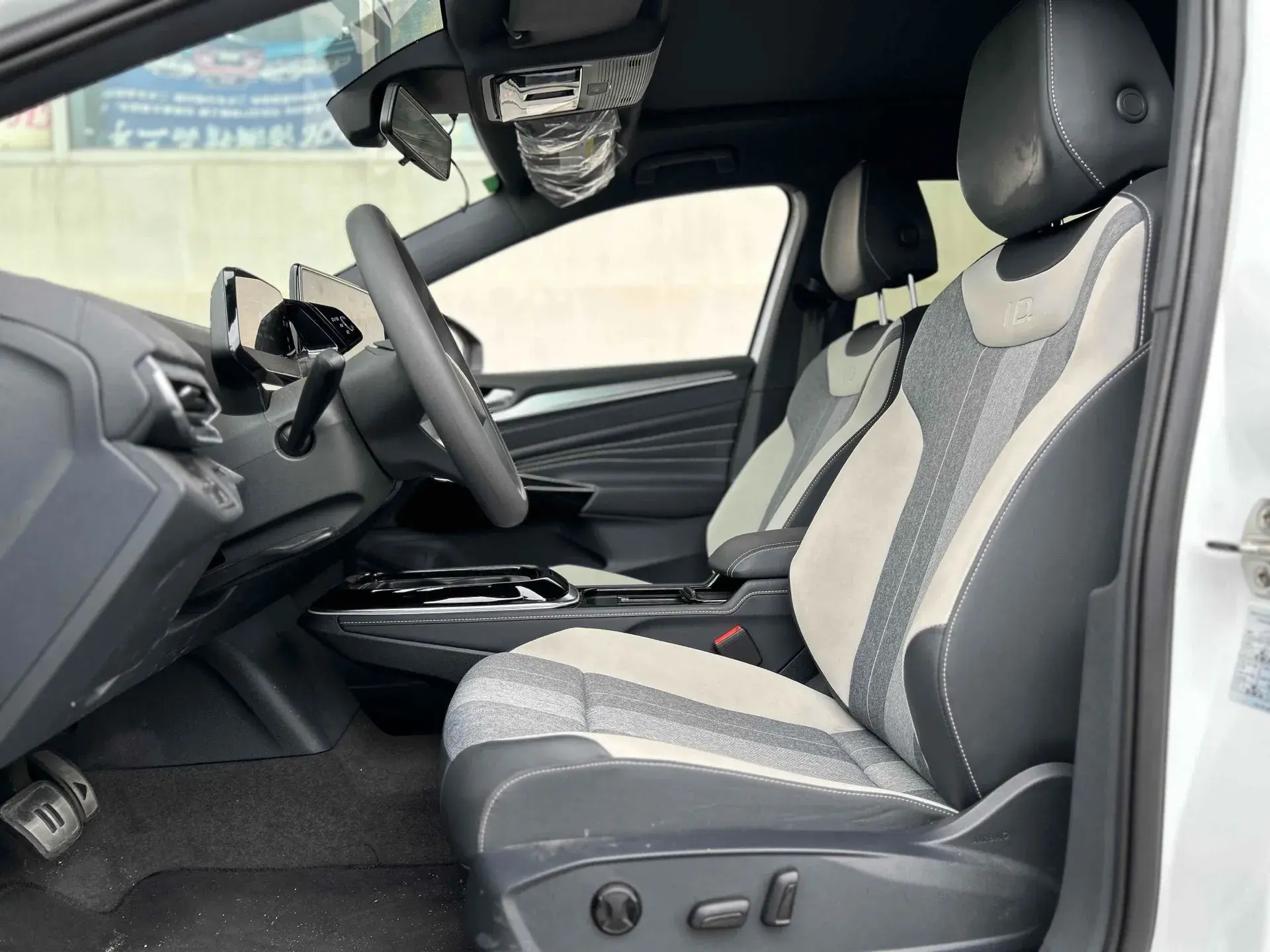 2022 VOLKSWAGEN ID.4 thumbnail 3